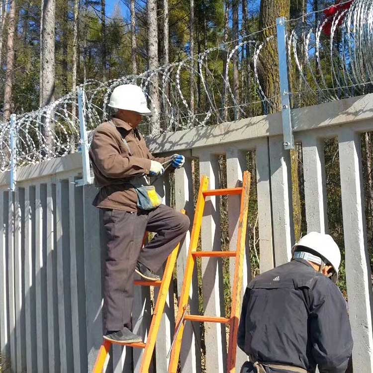 陜西高鐵防護刺絲滾籠支架系列用品圖片4